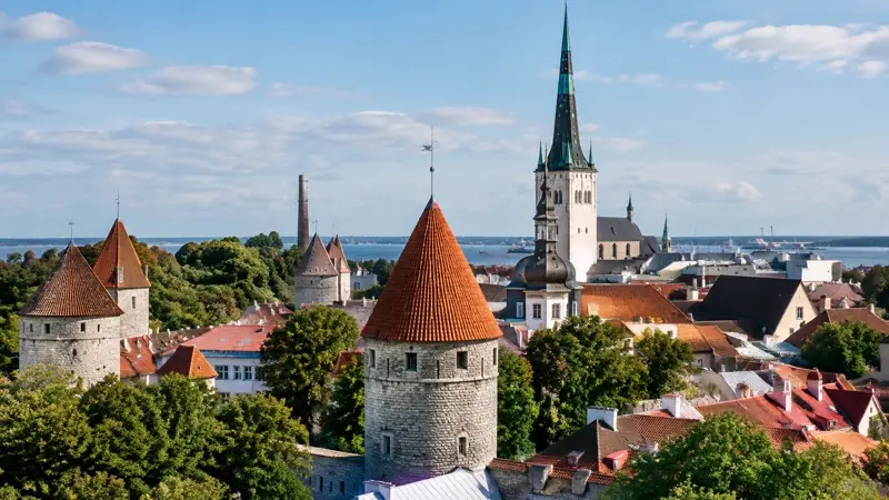 Altstadt von Tallinn mit Stadtmauertürmen, Estland