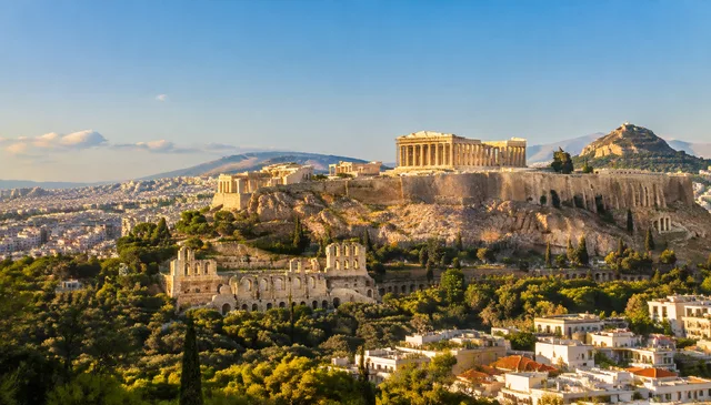 Akropolis mit dem Parthenon über den Dächern von Athen, Griechenland